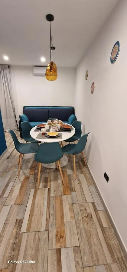Blumon Guest House ナポリ