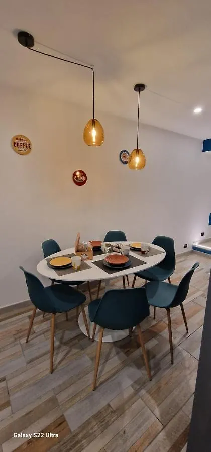 Blumon Guest House ナポリ