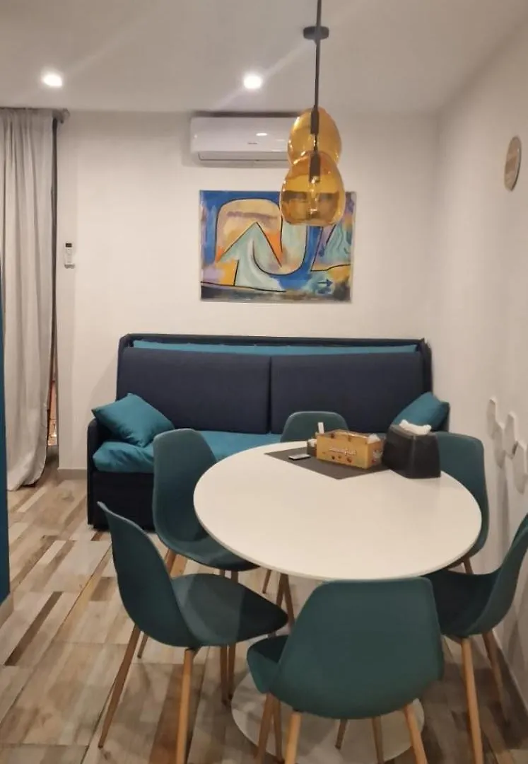 Blumon Guest House ナポリ
