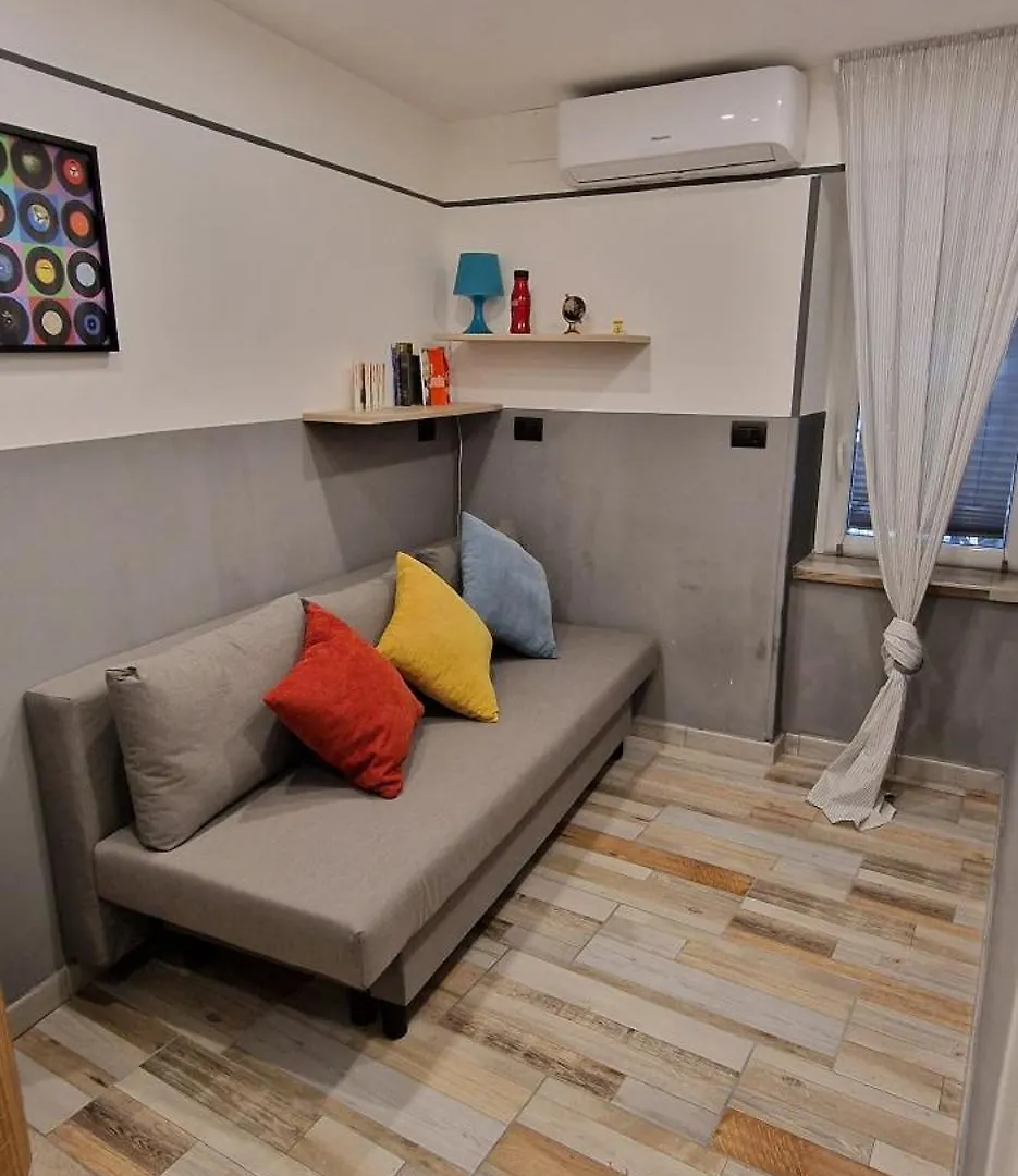 Blumon Guest House ナポリ アパート